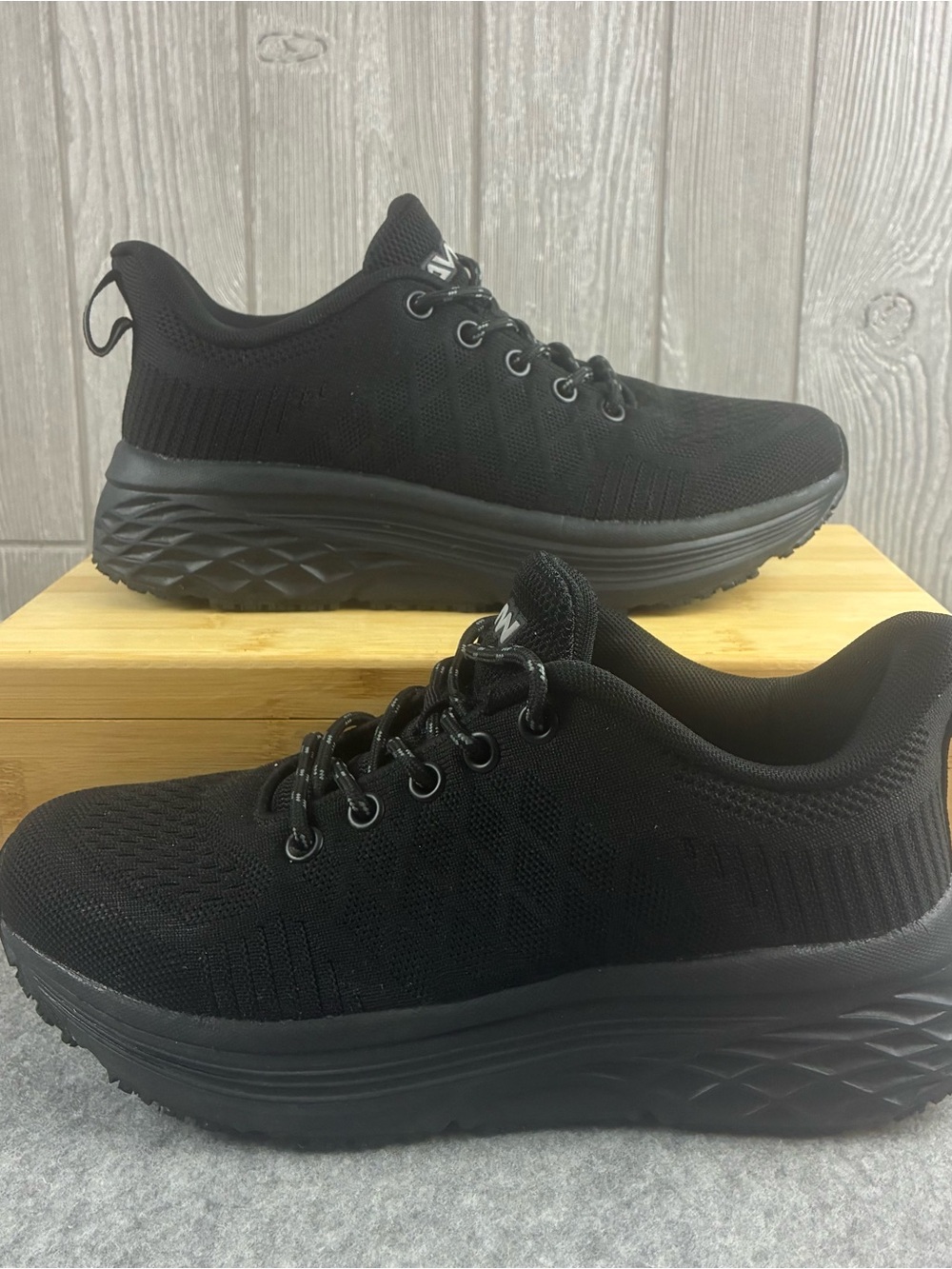 AVW Women’s Black Non Slip Work Sneakers Restaurant Server Hospitality Size 7